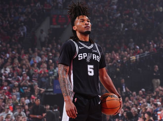 马刺小鬼当家制胜：无文班双枪合砍60分 导15分逆转太顽强