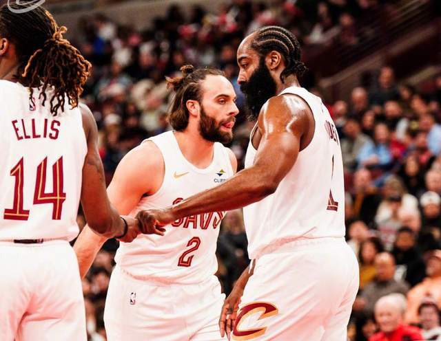 险胜！哈登轰36+9+7，莫布里26+14，骑士该明白，泰森更适合首发