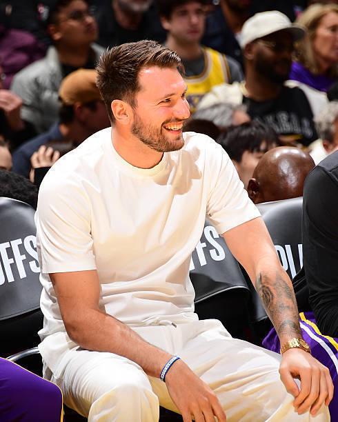 湖人vs雷霆G3伤病报告：东契奇杰伦继续伤停 范德彪出战成疑