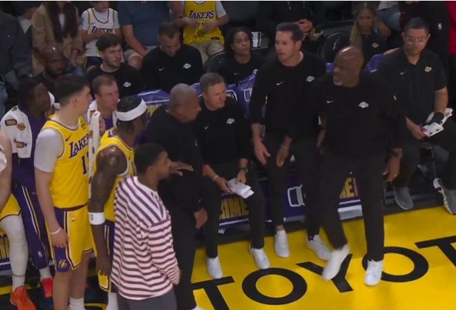 湖人危机四伏：范德彪与雷迪克口角内讧 蒂耶罗被打伤回更衣室