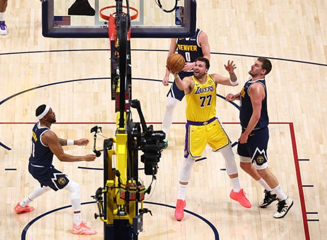 赢关键卡位战!约基奇连得4分险胜湖人 领先其1.5胜场稳居西部第5