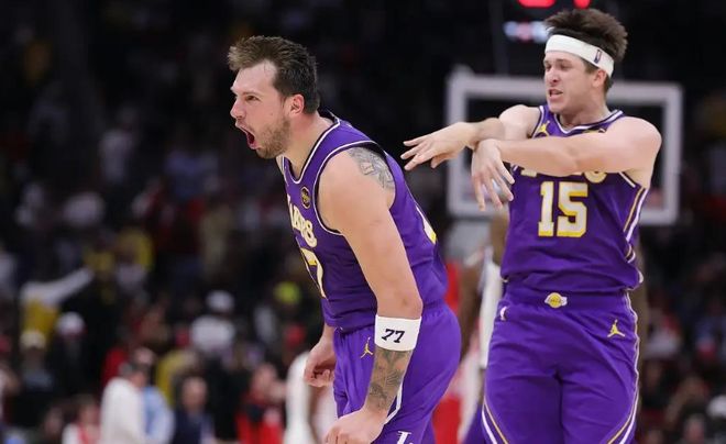 肯纳德爆发！湖人105-104险胜魔术，东契奇里夫斯双核撑场太顶了