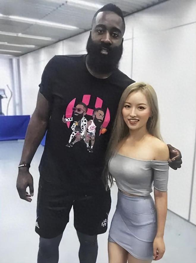 就在今天，韦德用16年创造的季后赛纪录，被哈登打破了