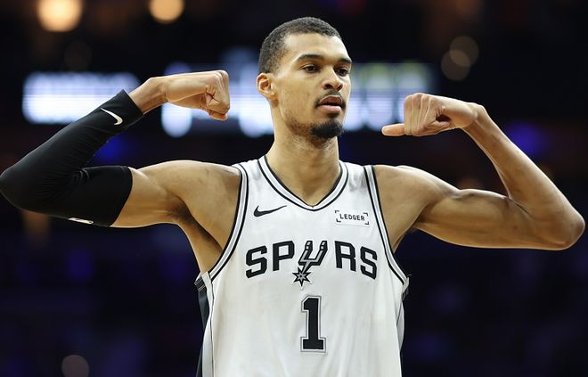 7中5轰17分14板6帽！文班亚马有所保留，马刺吹响冲冠号角