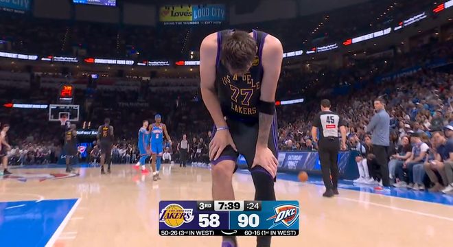 输了比赛又折兵！东契奇腿筋拉伤，湖人季后赛前景迷雾重重