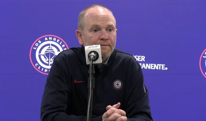 快船总裁弗兰克：计划长期留下小卡和卢指导 球队仍在争冠窗口期