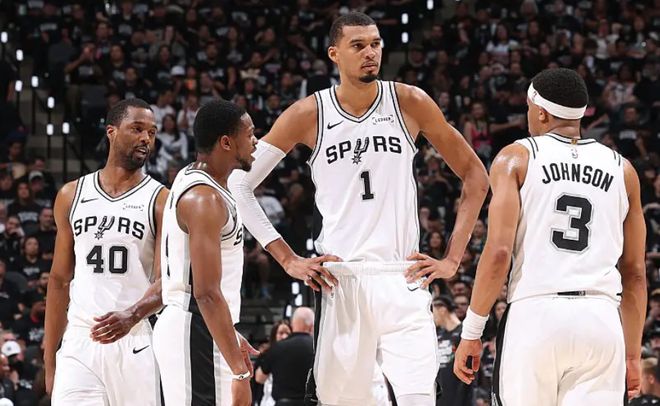 轰17分3断！马刺又一20岁新星崛起：圣城三少闪耀提前冲冠