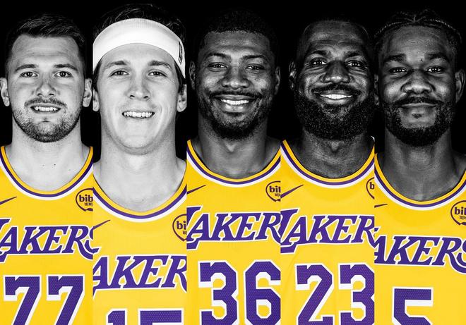 詹姆斯里程碑！湖人太阳半场49平，看数据：他是头号罪人！