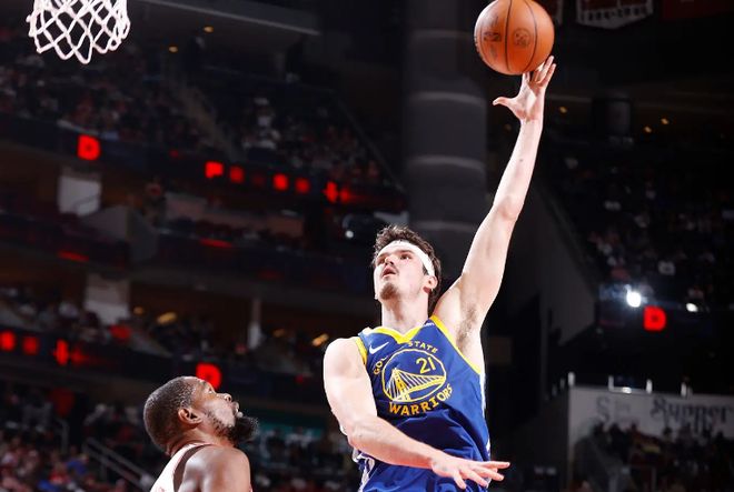 进攻效率一塌糊涂，勇士替补中锋本赛季的状态都有些不太理想？