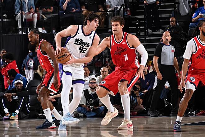 直接打爆了快船内线！国王内线新秀又一次收获了大量的自信心？