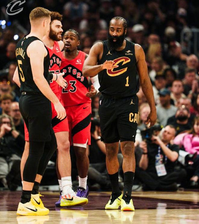 哈登18+6+3+3NBA历史第1人，米神22分阿伦大号两双，骑士抢七屠龙