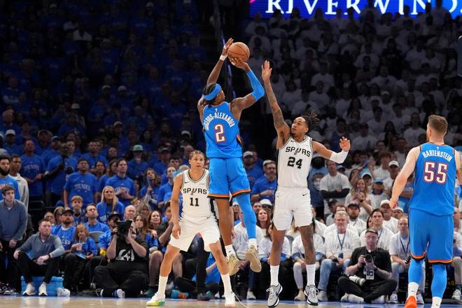 NBA｜打外星人的方法找到了？雷霆胜马刺，西决1比1战平