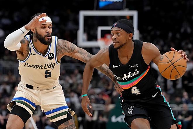 其他球员都手感不错，马刺后场核心主动减少了自己的出手出手？