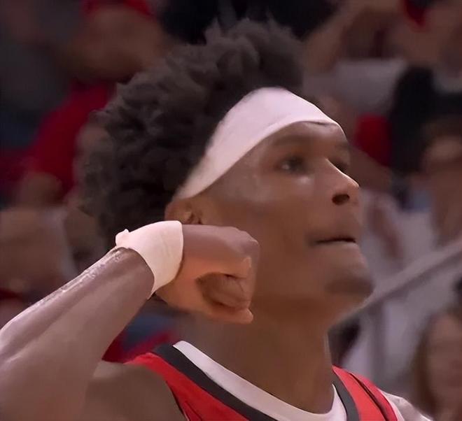 G4火箭大胜湖人4好消息！阿门展中投，谢泼德+伊森回暖，防守更硬