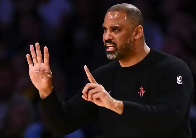 12秒连丢6分！火箭输得莫名其妙，两人堪称卧底，乌度卡也没招了