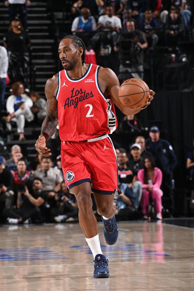 里程悲+两度伤退，伦纳德23中13砍31分，连续45场20+队史第一