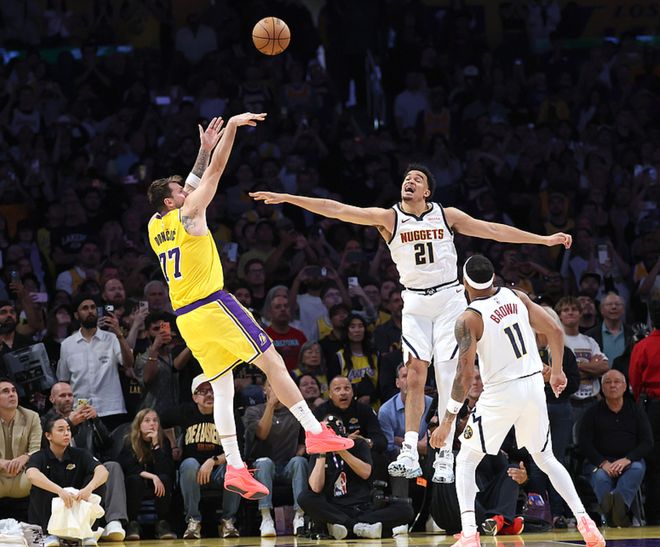 西部排名又变了：湖人创NBA奇迹，勇士收大礼，4队排名互换