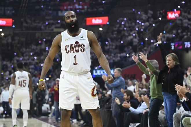 史密斯22+7+3+2无缘今日最佳球员！因为康宁汉姆狂轰45+4+5创纪录