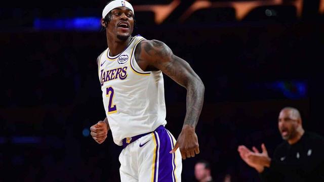 上场16秒就被换下！范德彪笑谈与雷迪克冲突：没闹掰，咱们得团结