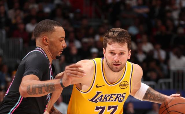 背靠背轰100分！东契奇疯狂两战刷爆纪录