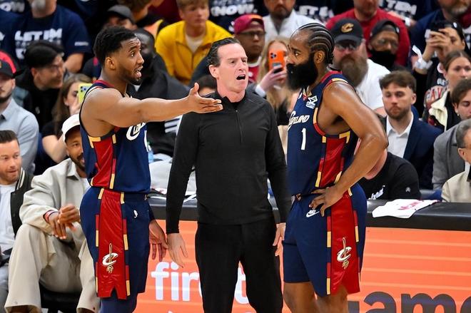 恭喜米切尔！场均25+7命中率53%：哈登真的顿悟了！