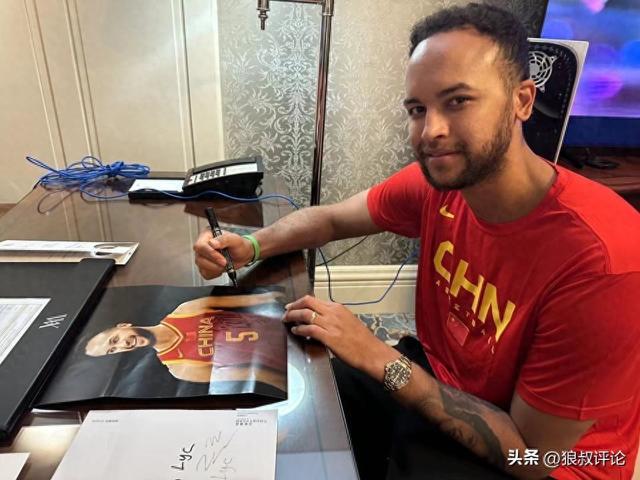 热议篮协下发“归化”球员入籍流程！媒体：多数CBA球队观望态度