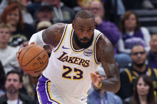 40岁詹姆斯太狠！复出仅3场，就超越字母哥，创造NBA第一的纪录...