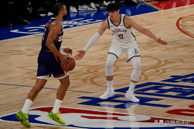 曾凡博NBA首秀0分1抢断引热议 媒体人吐槽10分钟0出手尽显“残酷”