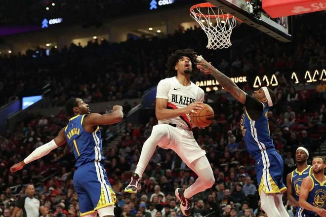 暴扣+火锅！杨瀚森NBA常规赛首胜！