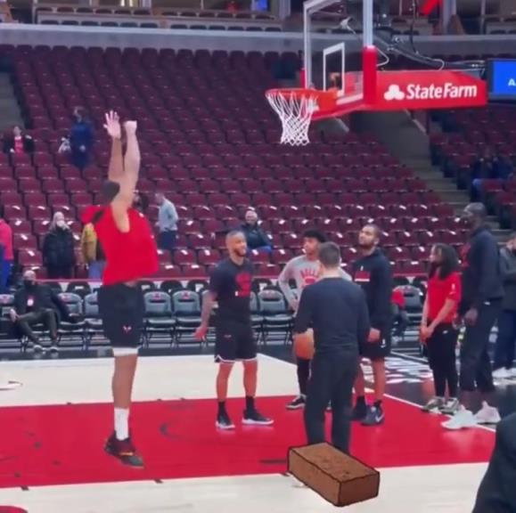 这傻大个是谁？——收入过亿的NBA冠军中锋