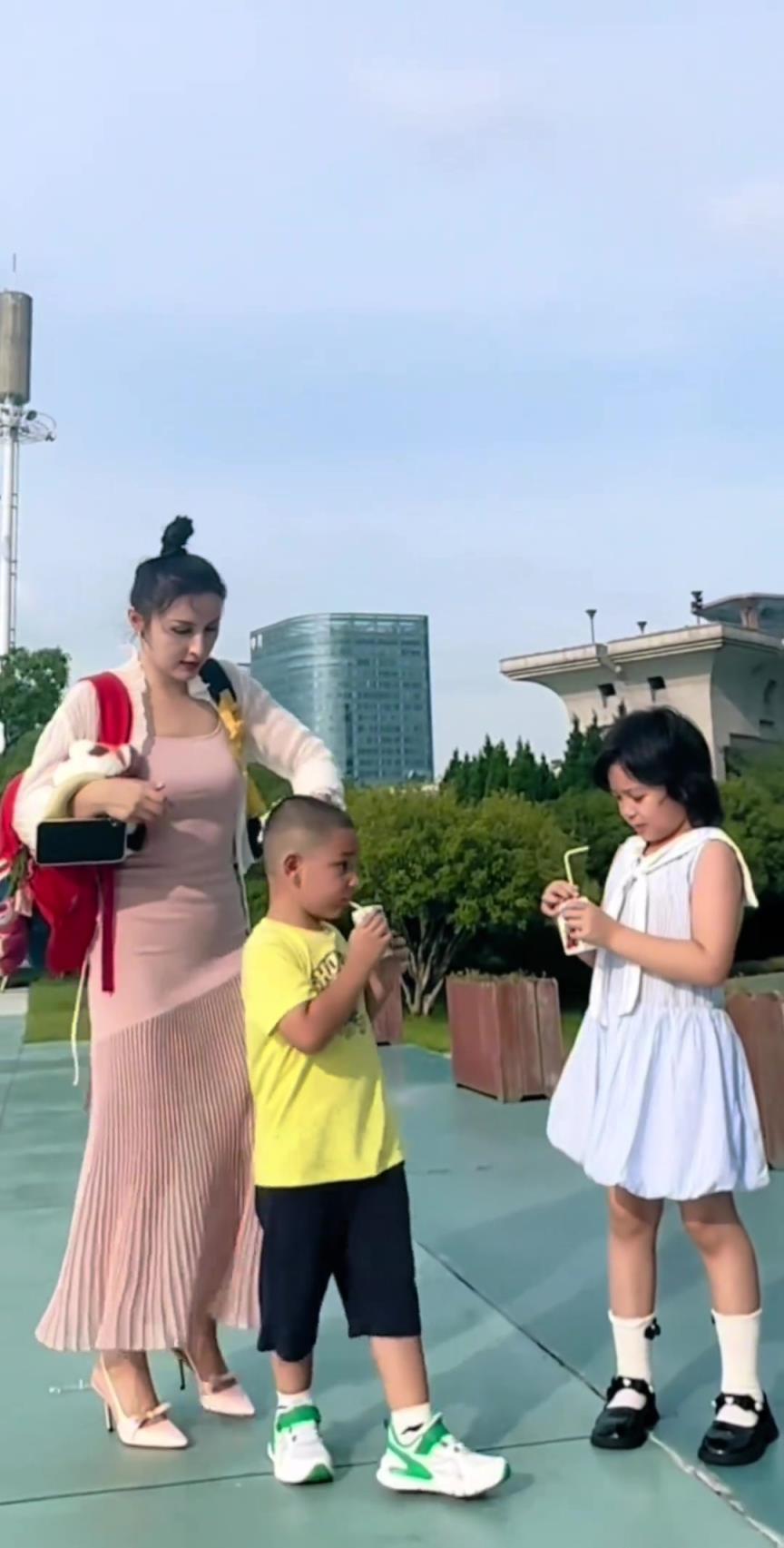 离婚了？西热妻子晒视频：从今天开始我将正式独自带两个孩子~