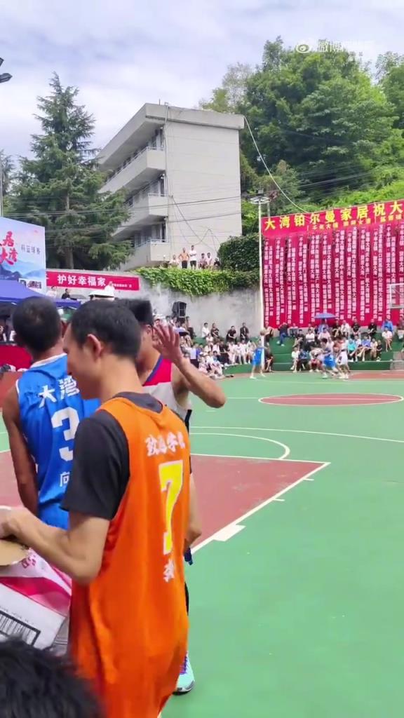 希望以后的规则能够适当的制约一下这种防守