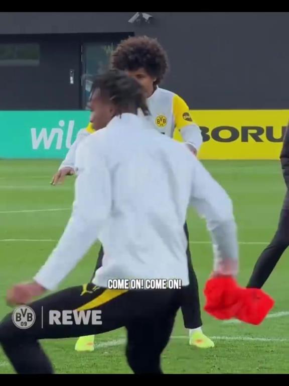 超级氛围组阿德耶米！多特对内训练备战德国杯对阵法兰克福！