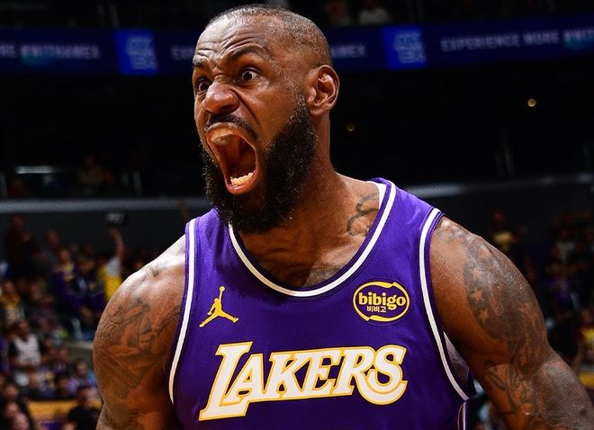 詹姆斯19+15+8隔扣神塔怒吼：篮板创赛季新高 无缘冲杯赛第2冠