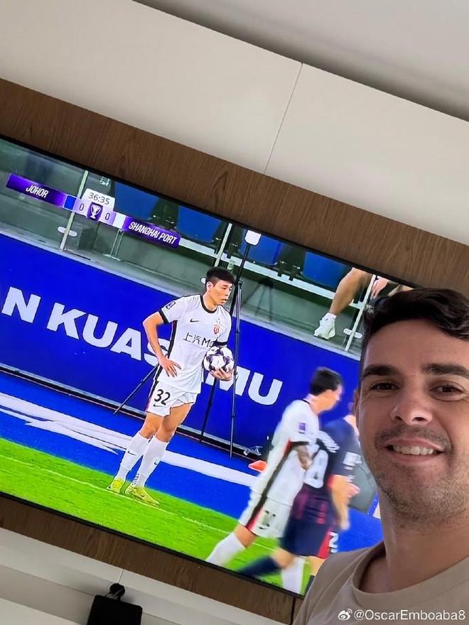 另一个半球的思念，奥斯卡晒出在家观看海港亚冠比赛照片