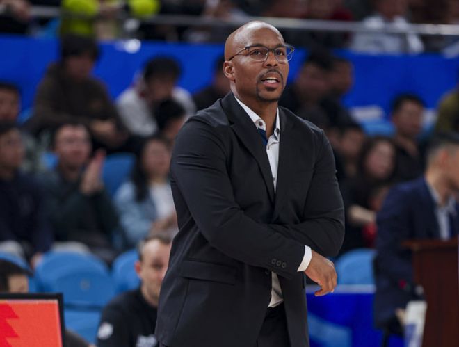 杜锋不会用的球员却被他用活，球迷：很遗憾没法当中国男篮主教练