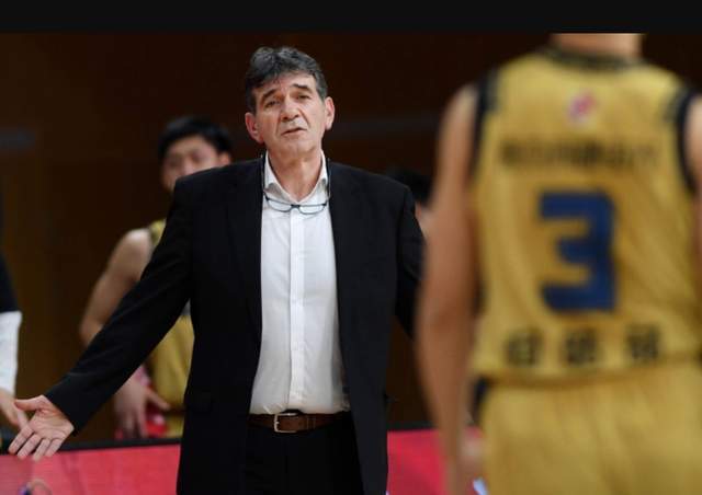 联赛还没打，有人下课了？曝CBA下课第一人诞生，辽篮名宿将接手