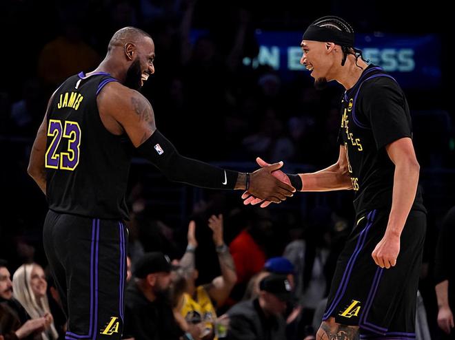 好歹吃饼能力一流！湖人先发中锋的表现绝对是对得起工资了？