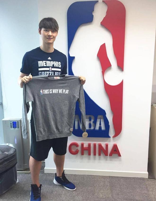 王哲林:16年被灰熊选中时我的腿受伤 在美国康复一年多错过了机会