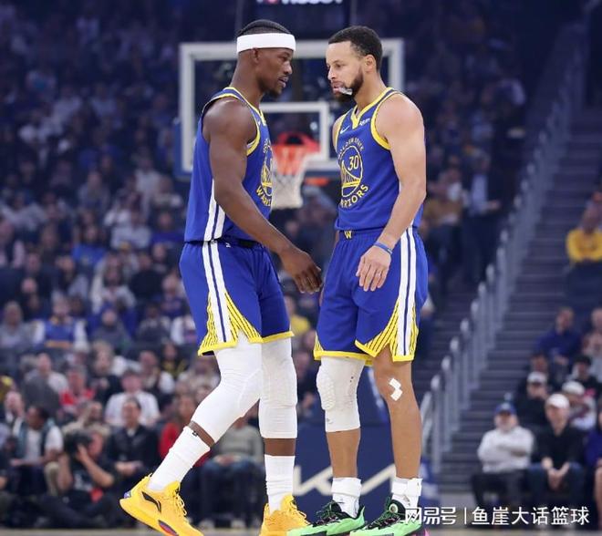 勇士出两大隐患，库里需要注意一点！想背靠背胜国王，三人成关键
