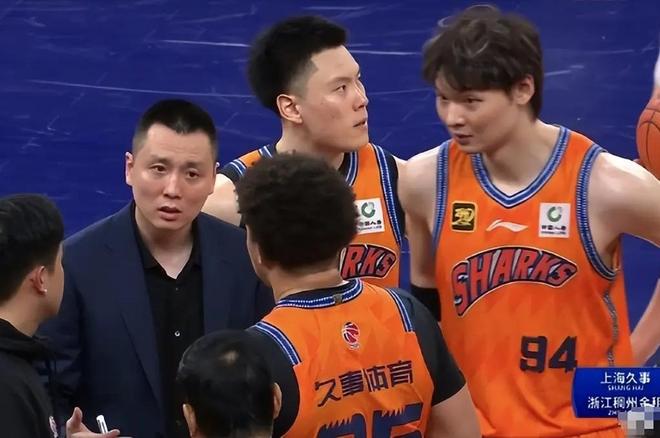 上海男篮接近签下焦伯乔，青岛官宣王奕博加盟，新疆试训马鑫鑫！