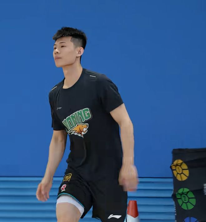 辽宁更新训练！王岚嵚张峻豪在队，代彦龙跟队，杨鸣骑单车训练！