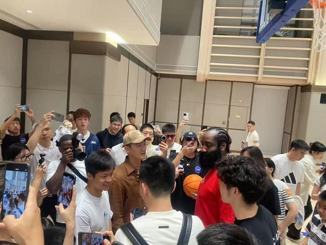 NBA巨星哈登中国行广州站首选南天名苑·天CLUB！赛事级球场设施获球星点赞