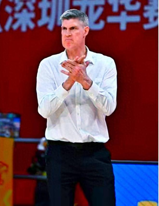 CBA下课潮涌？四主帅位置堪忧，刘炜不知让谁投，邱彪困难在后头