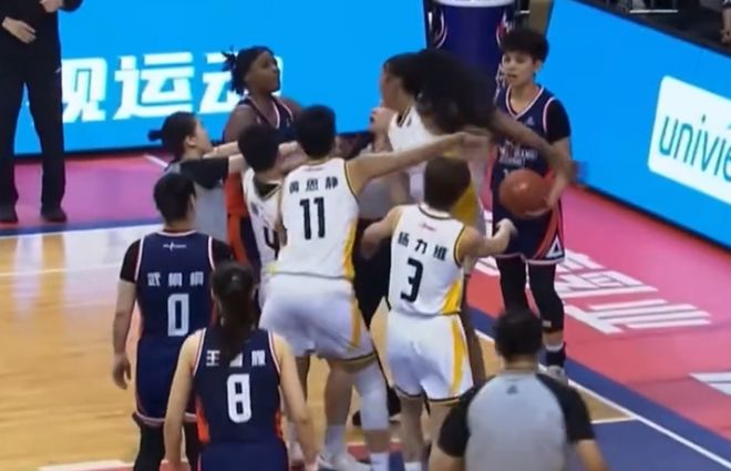 WCBA罚单：卫冕冠军广东女篮外援卡多佐禁赛一场 罚款5000元