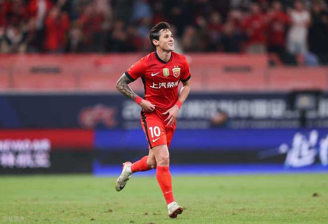 意外！上港球迷曾质疑他不如蒯纪闻，如今德转身价飙升到350万