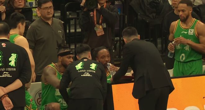 莫兰德8+6+2拼尽全力！杰隆布朗6+3,奥利弗3+3+1,辽篮领先吉林7分