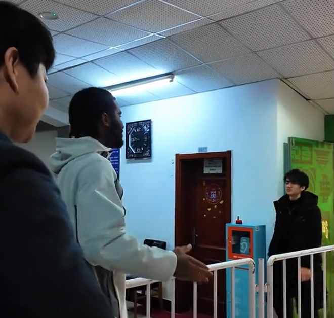 胜同曦更衣室！邱彪克里斯通道迎接全队，陈林坚怒吼，氛围感拉满