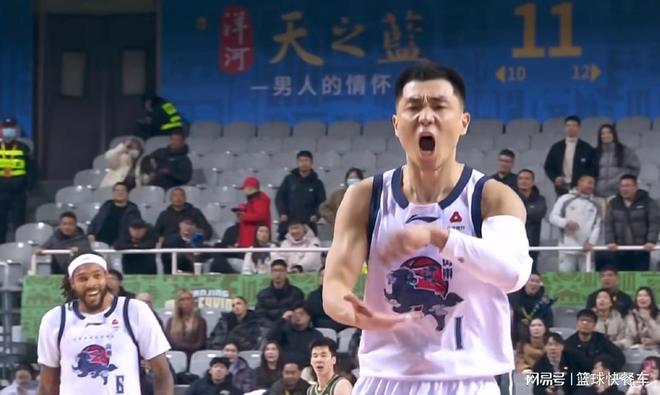 CBA最惨烈一战！山东4人被罚下仍“惨胜”：高诗岩给郭士强长脸了