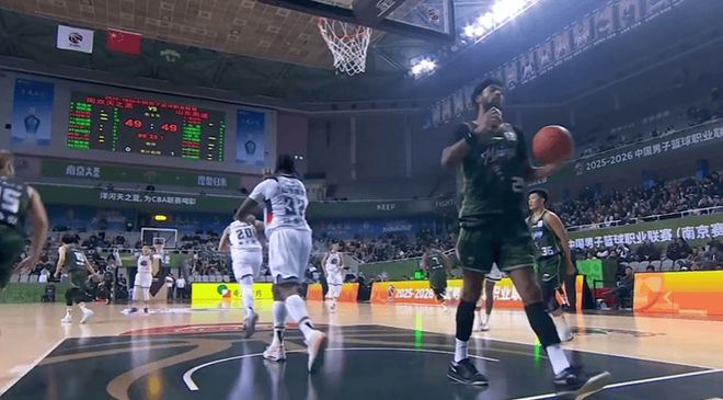 离奇判罚！一回合两犯罚两人！激活最强高诗岩，轰25+11率队连胜